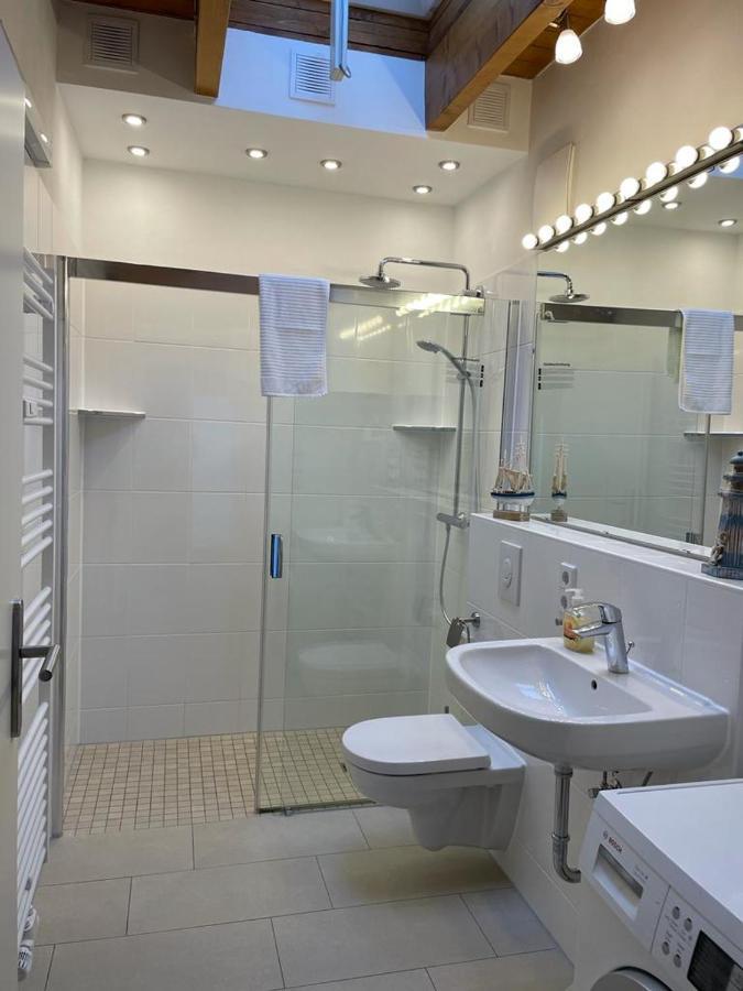 Ferienwohnung Im Stadtzentrum Von Bernau - Komfortable Wohnung Mit 2 Zimmern, Bad, Spuelmaschine, Waschmaschine, Komplette Kueche, Wlan, Terrasse, Ruhige Lage 柏林附近贝尔瑙 外观 照片