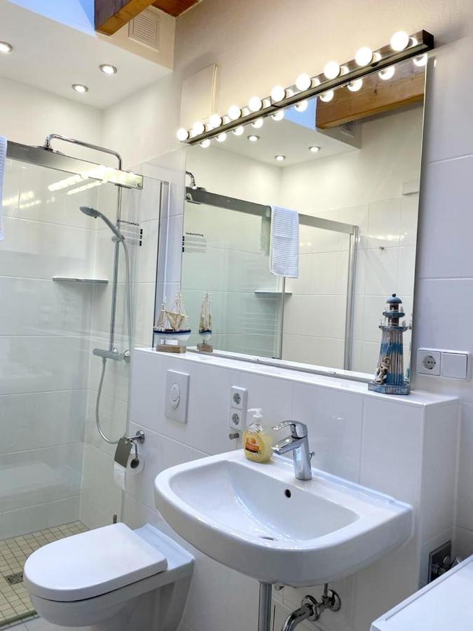 Ferienwohnung Im Stadtzentrum Von Bernau - Komfortable Wohnung Mit 2 Zimmern, Bad, Spuelmaschine, Waschmaschine, Komplette Kueche, Wlan, Terrasse, Ruhige Lage 柏林附近贝尔瑙 外观 照片